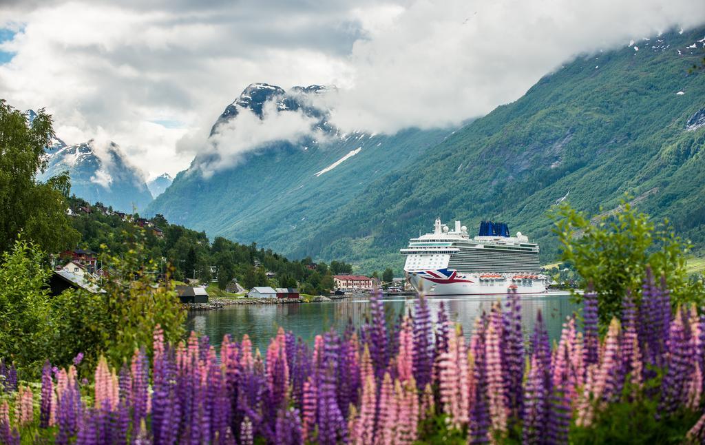 Nesset Fjordcamping Olden Exterior photo